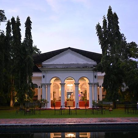 ホテル Thengal Manor Jorhāt エクステリア 写真