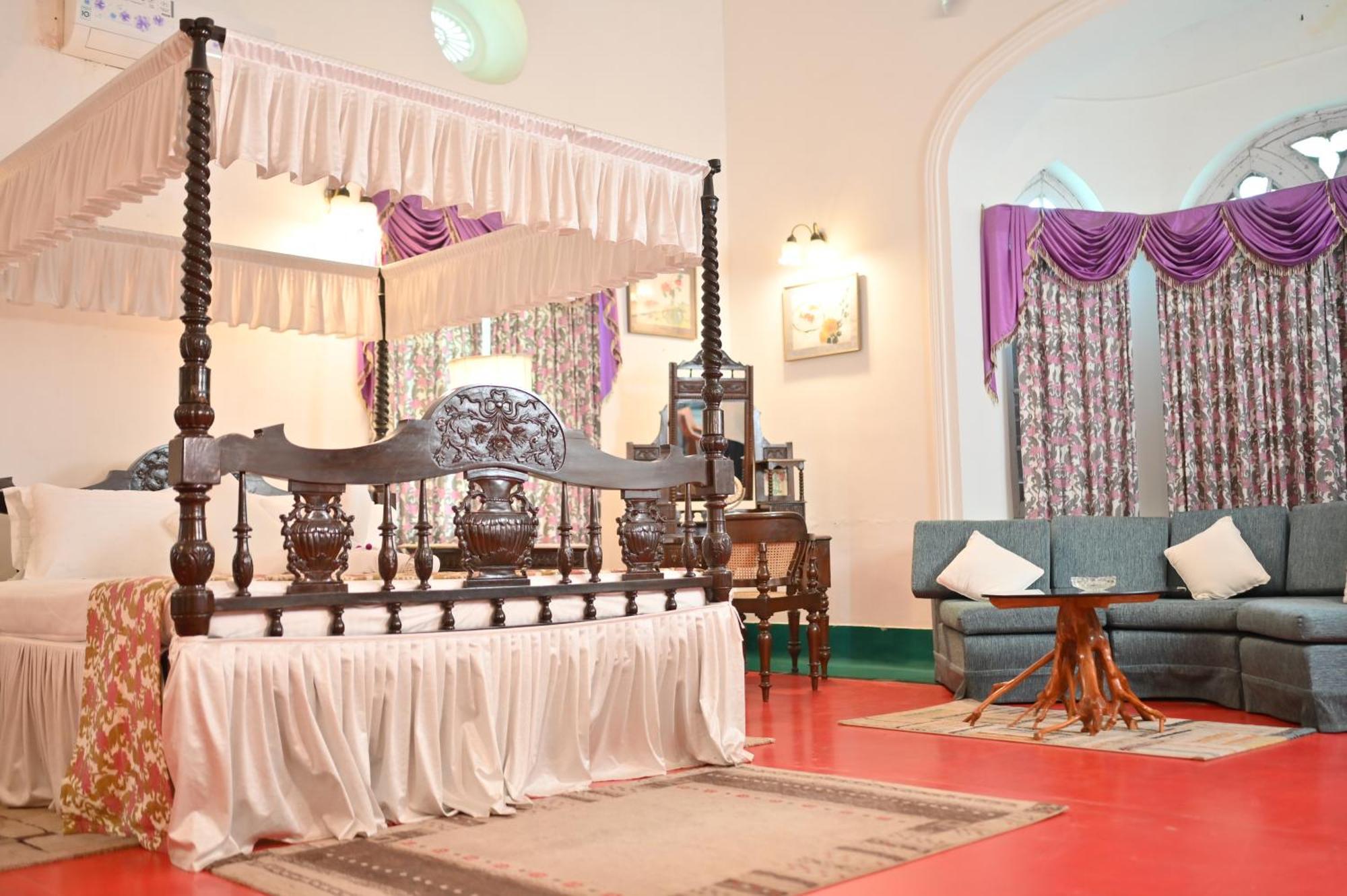 ホテル Thengal Manor Jorhāt エクステリア 写真