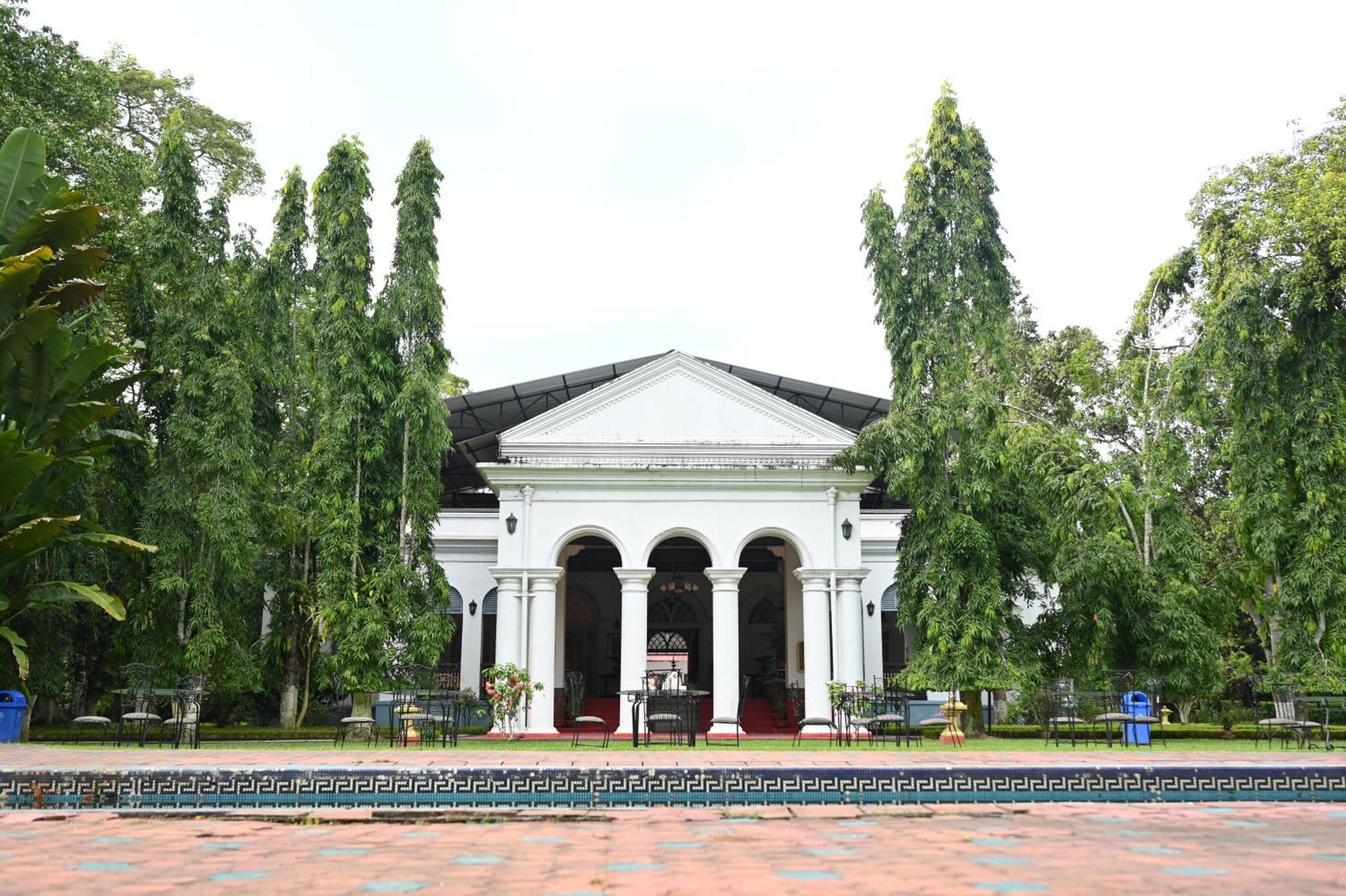 ホテル Thengal Manor Jorhāt エクステリア 写真