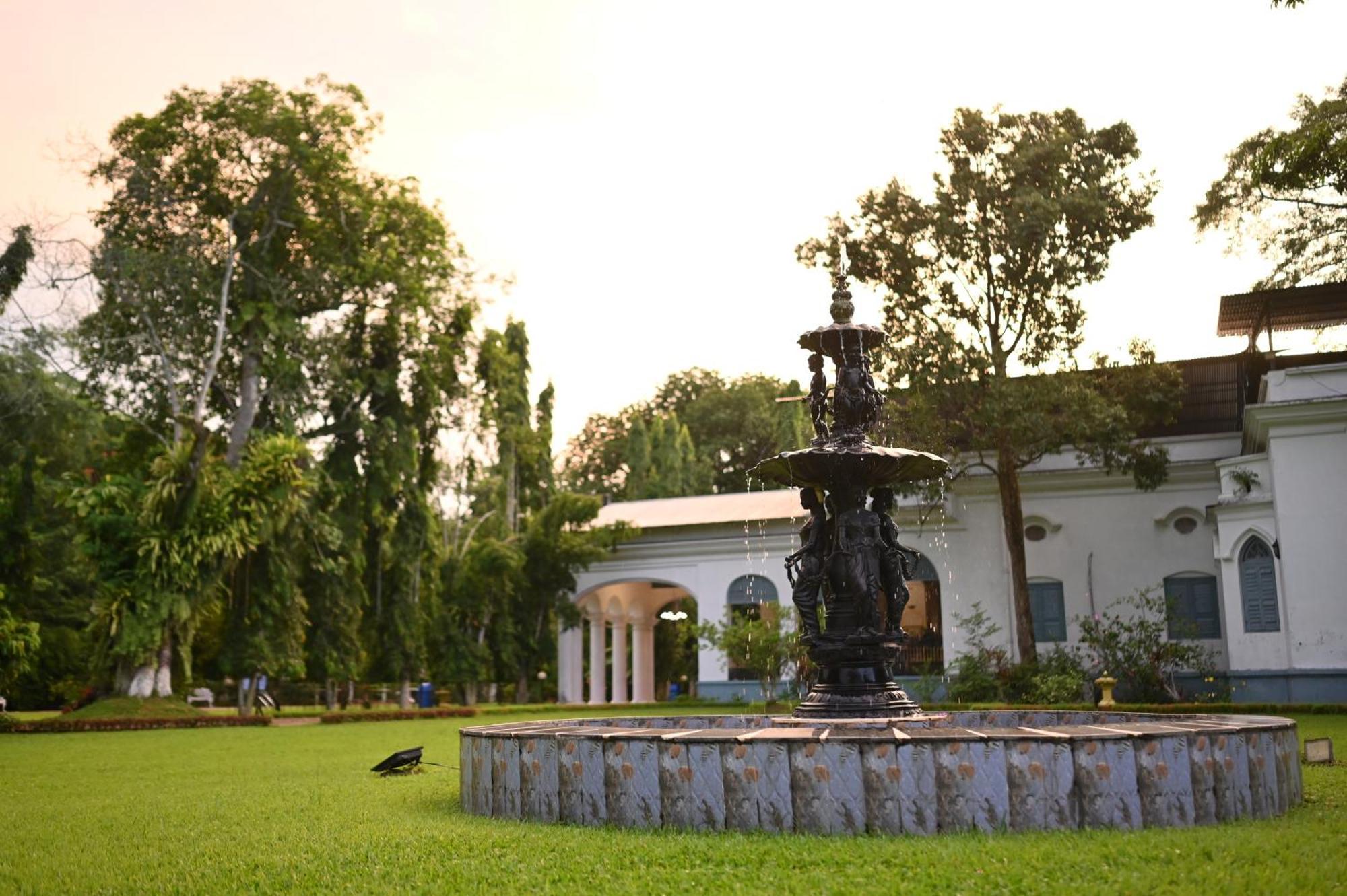 ホテル Thengal Manor Jorhāt エクステリア 写真
