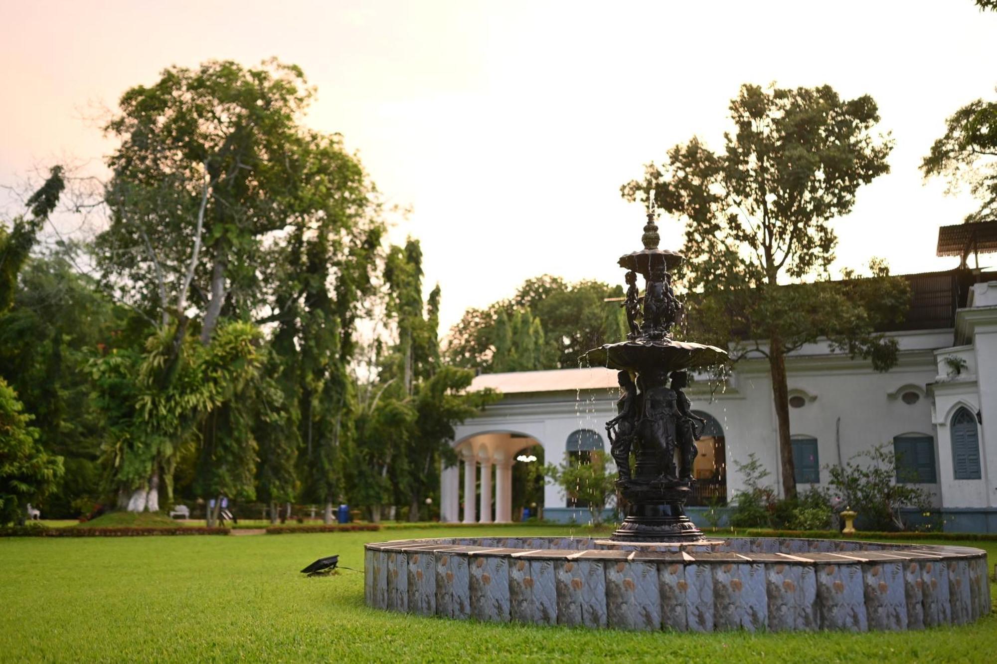 ホテル Thengal Manor Jorhāt エクステリア 写真
