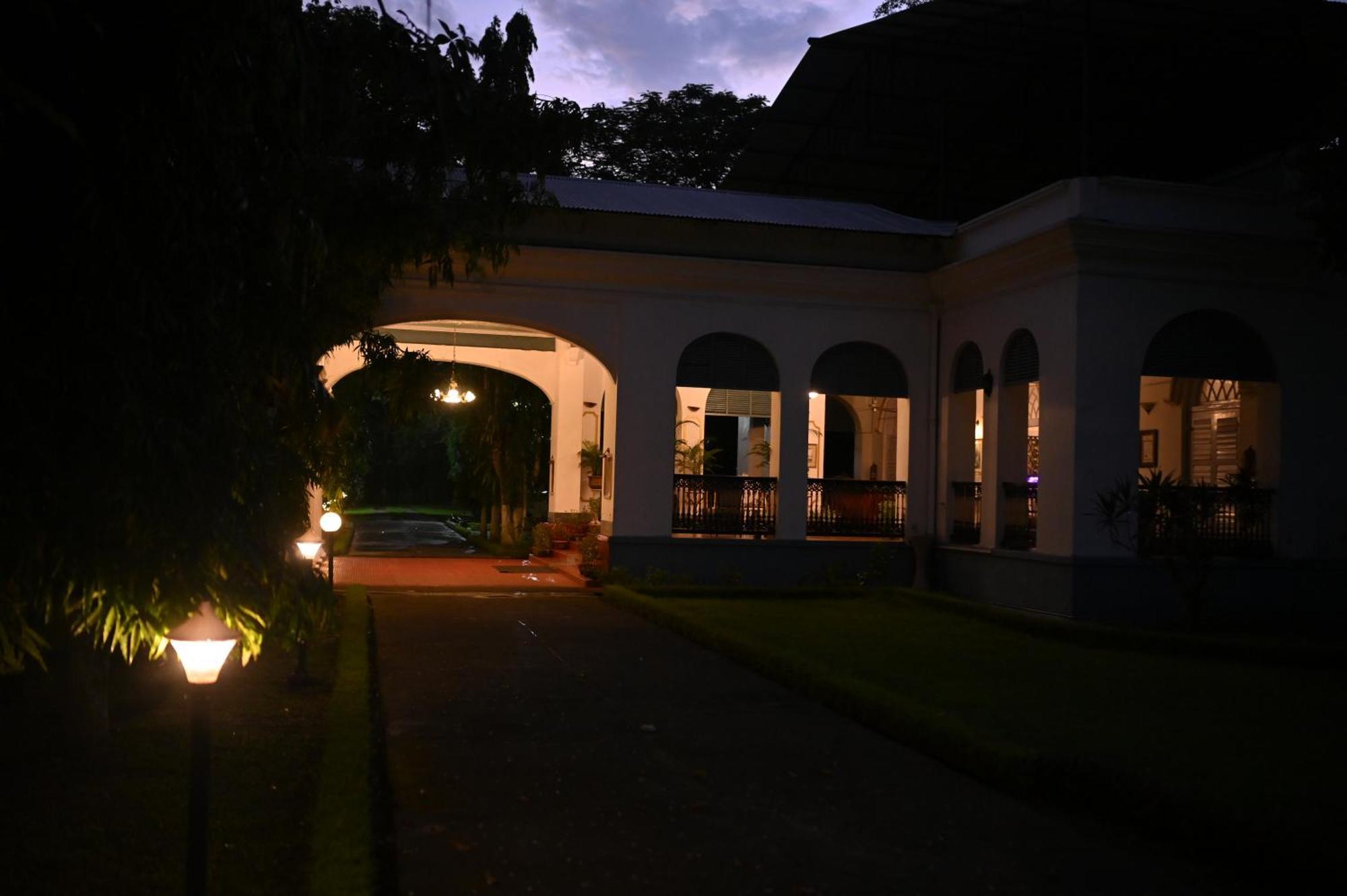 ホテル Thengal Manor Jorhāt エクステリア 写真
